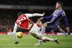 雷速体育-马赛完胜曼联，戈麦斯带队取胜