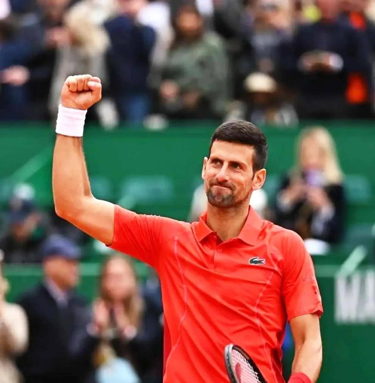 包含西班牙网球队鏖战日本网球队，德约科维奇爆发神勇的词条