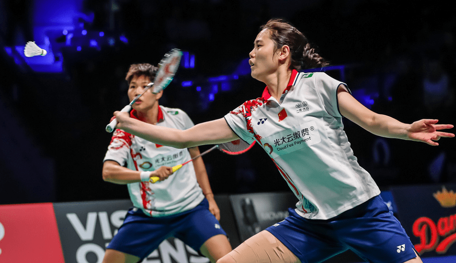 德国队鏖战丹麦队,黄鸭组合点燃赛场 德国队鏖战丹麦队,黄鸭组合点燃赛场